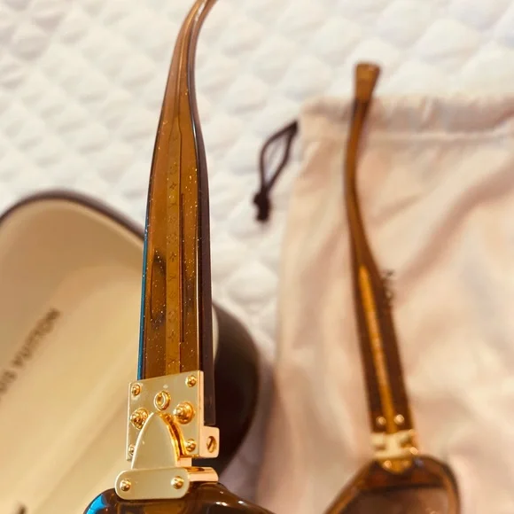 AUTHENTIC Louis Vuitton sunglasses - Picture 7 of 7